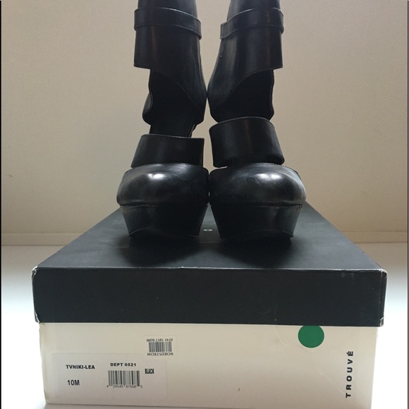 Nordstrom Trouve Black Buckle Leather Heels - Picture 7 of 8